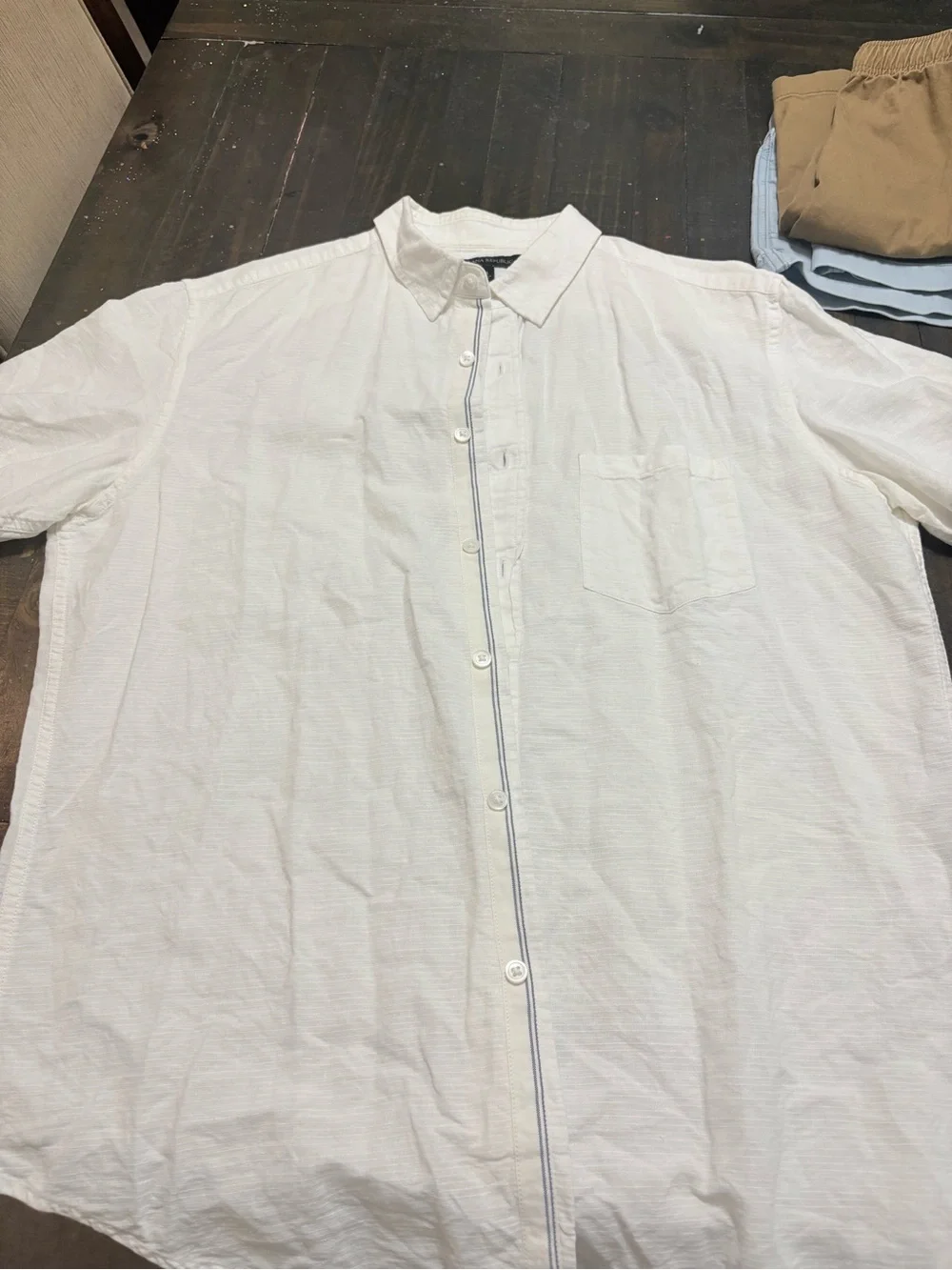 Banana Republic White Casual Button-Down Shirt with Chest Pocket